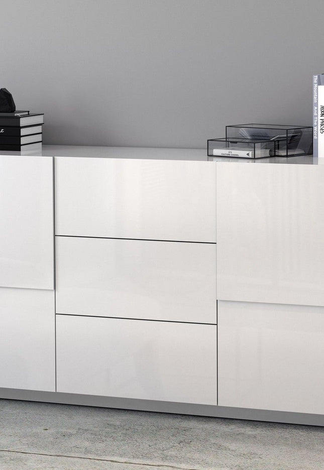 Credenza PONGO a 4 ante e 3 cassetti.