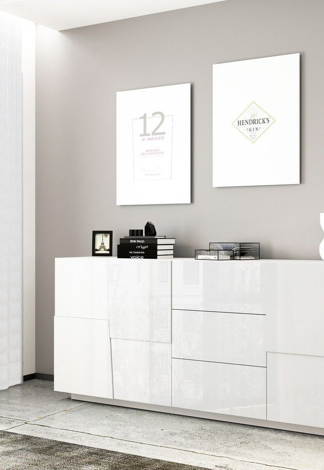 Credenza PONGO a 4 ante e 3 cassetti.