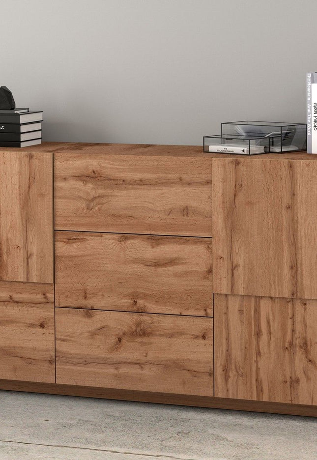 Credenza PONGO a 4 ante e 3 cassetti.