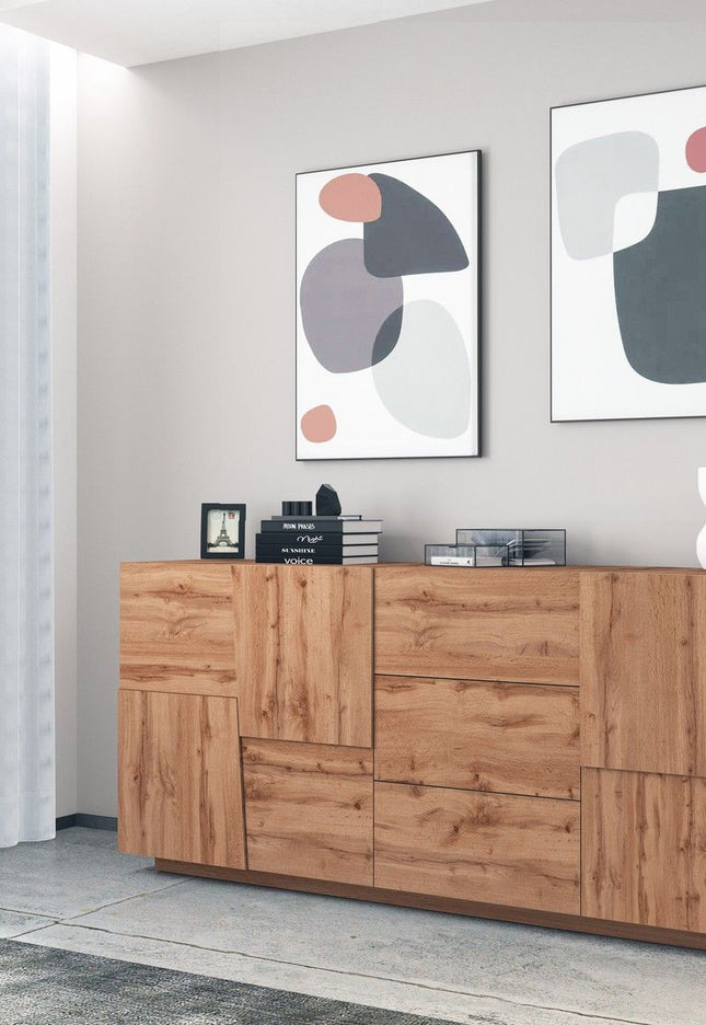 Credenza PONGO a 4 ante e 3 cassetti.