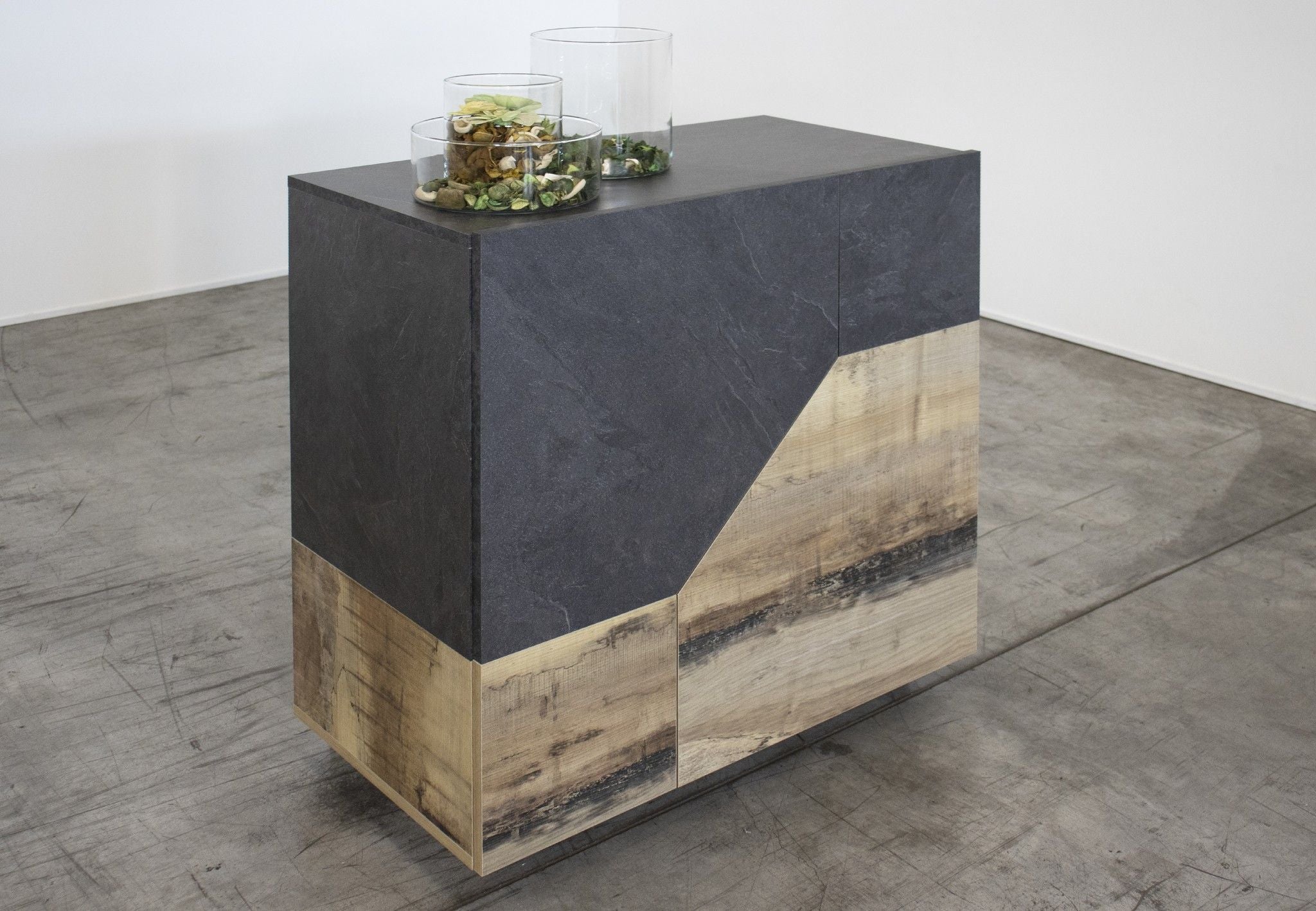 Credenza ALIEN alta da 100 cm.