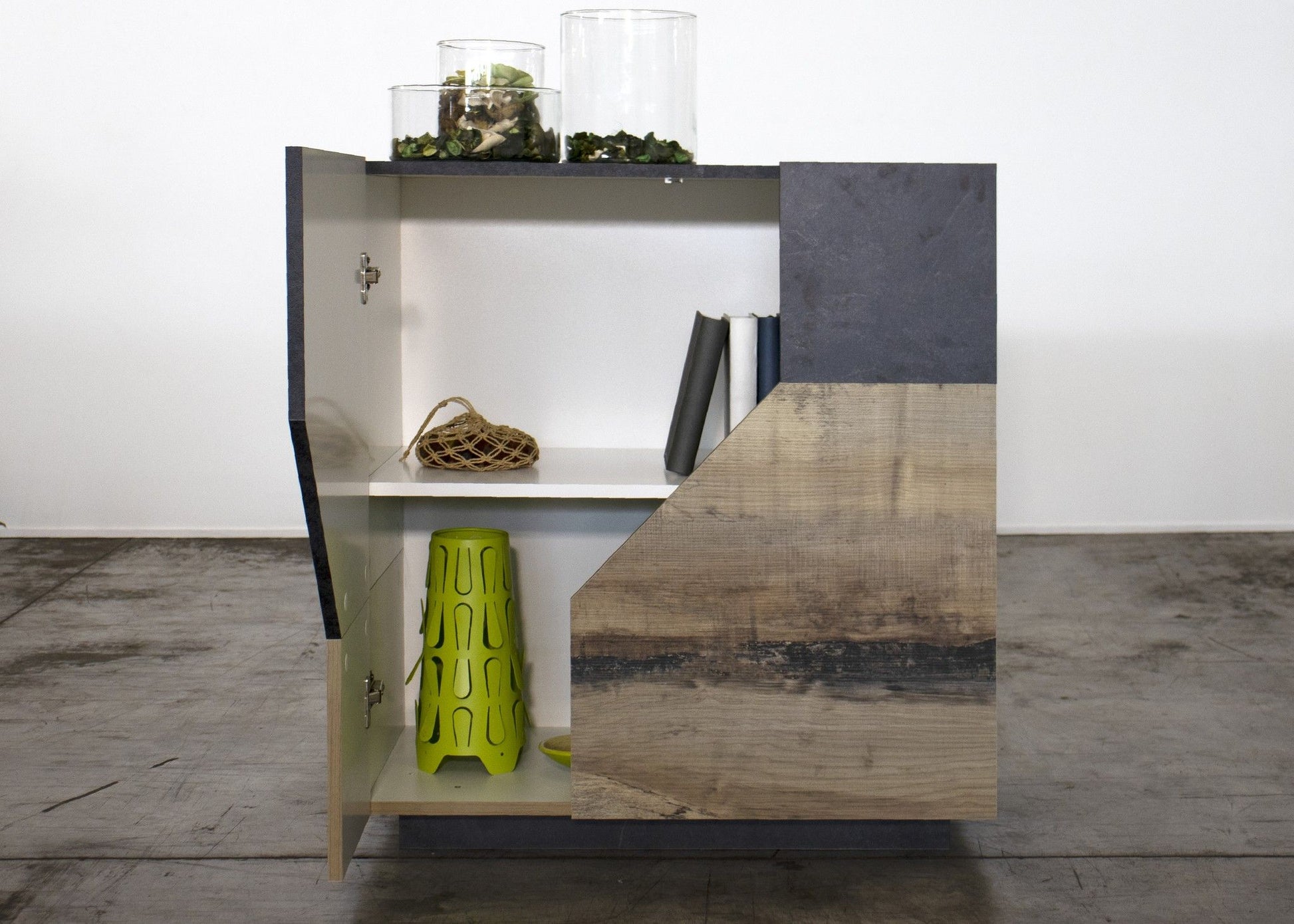 Credenza ALIEN alta da 100 cm.