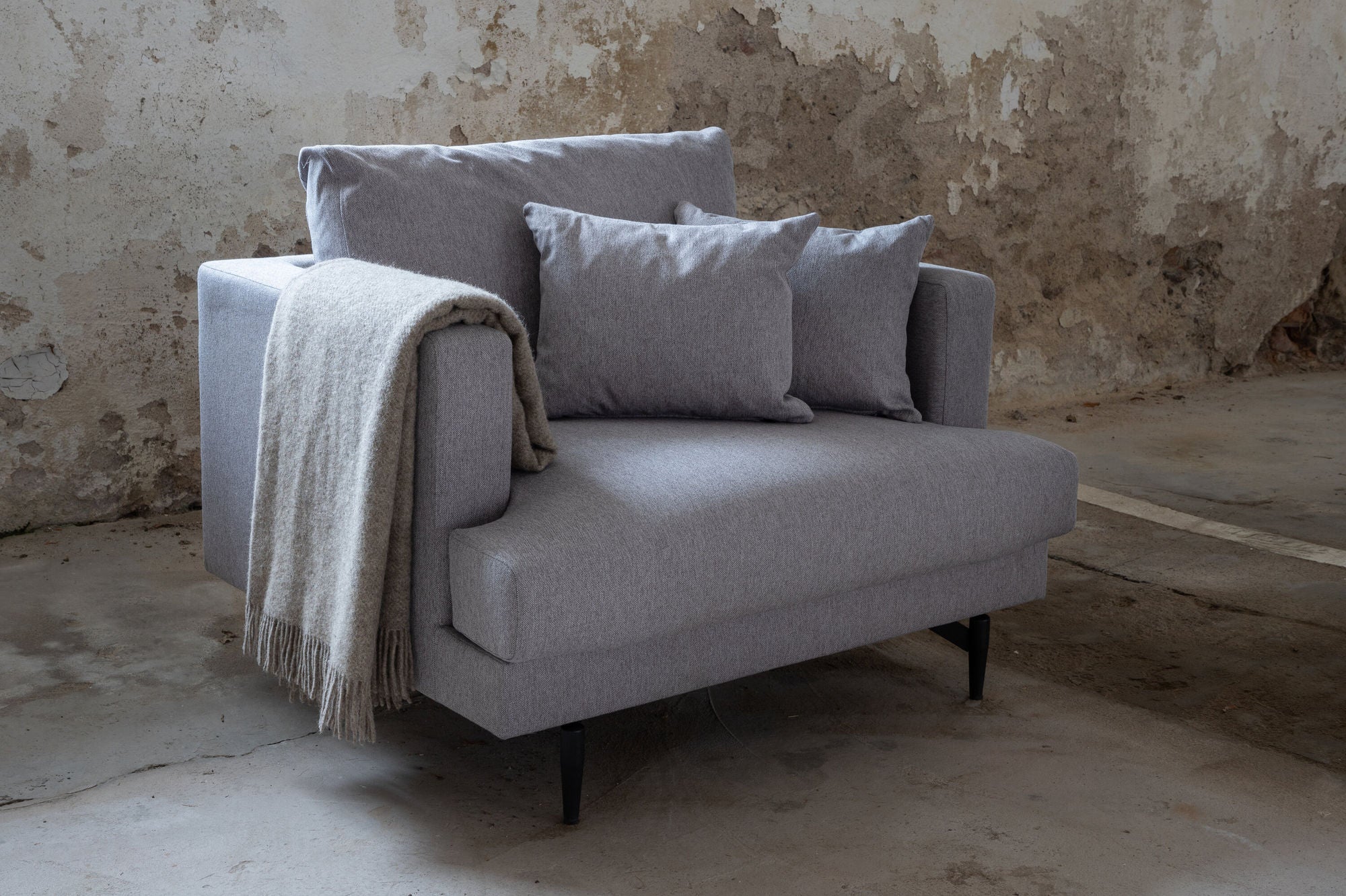 Poltrona Singola Sofia in Tessuto Grigio - Design Nordico Moderno