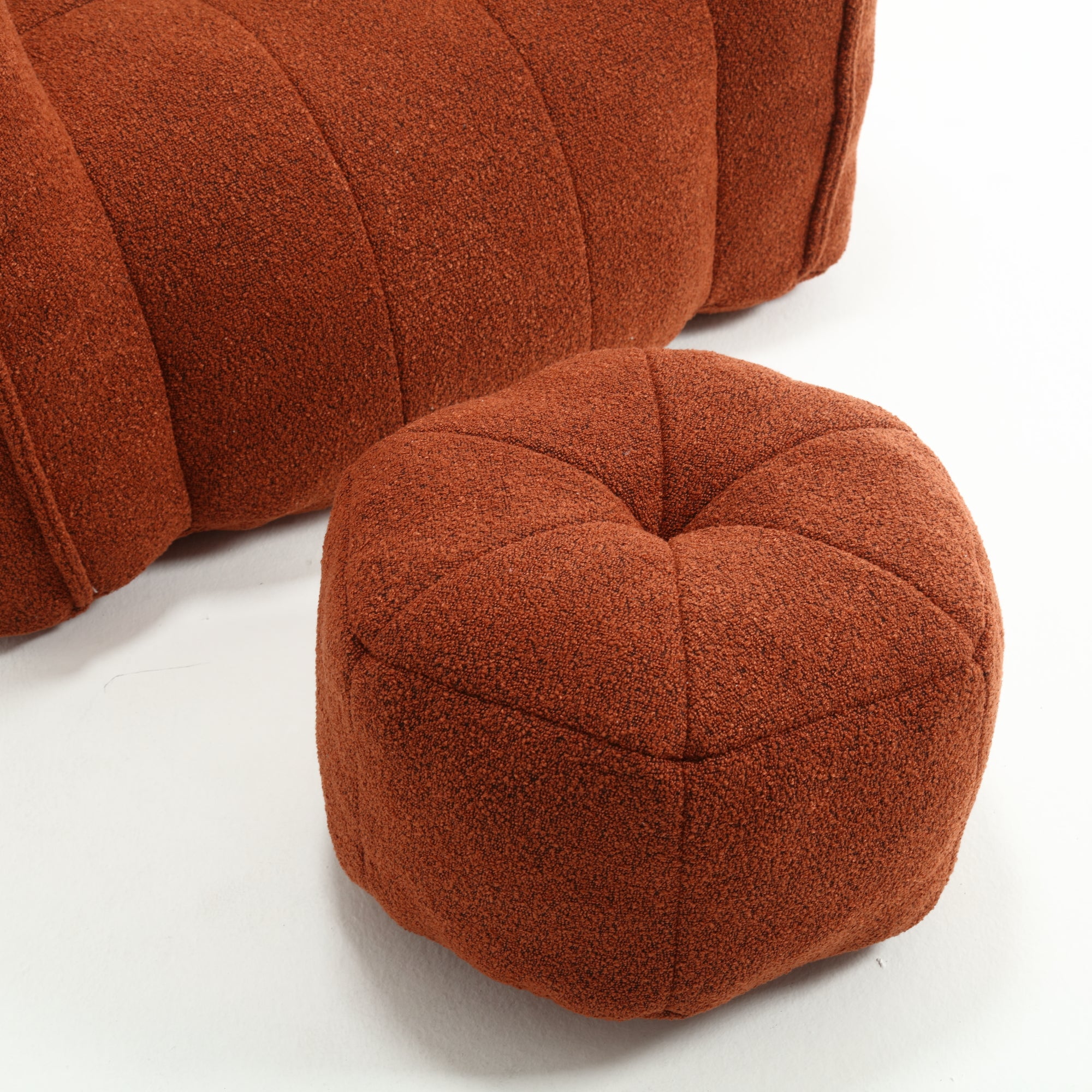 Cushy Square: Poltrona e Poggiapiedi in Schiuma Lusso