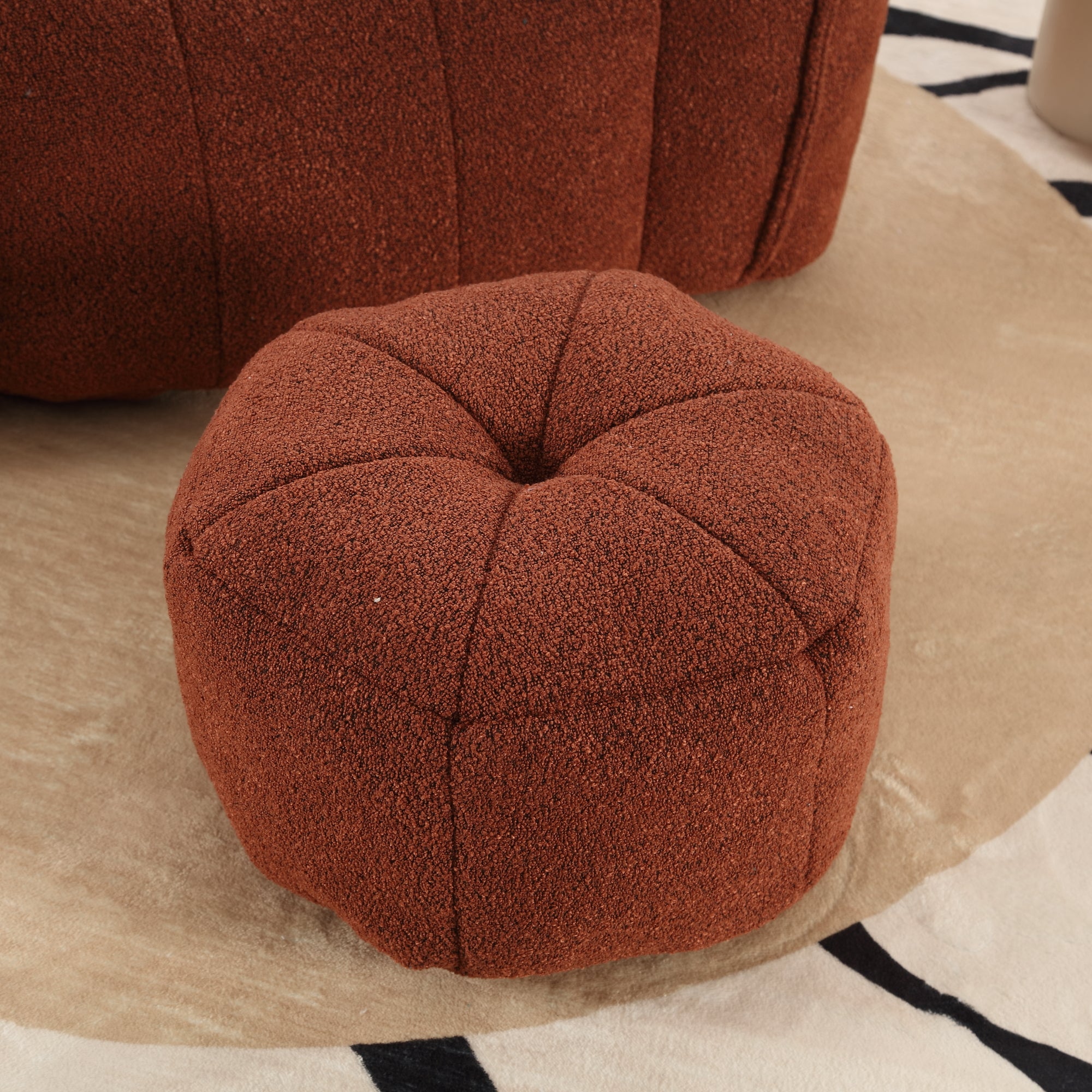 Cushy Square: Poltrona e Poggiapiedi in Schiuma Lusso